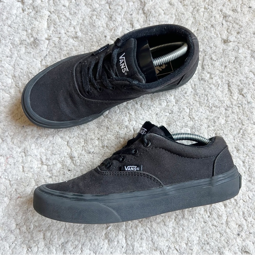 Van Unisex Authentic Solid Black Canvas Lace Up Shoes Sneakers Jrs. Size 2